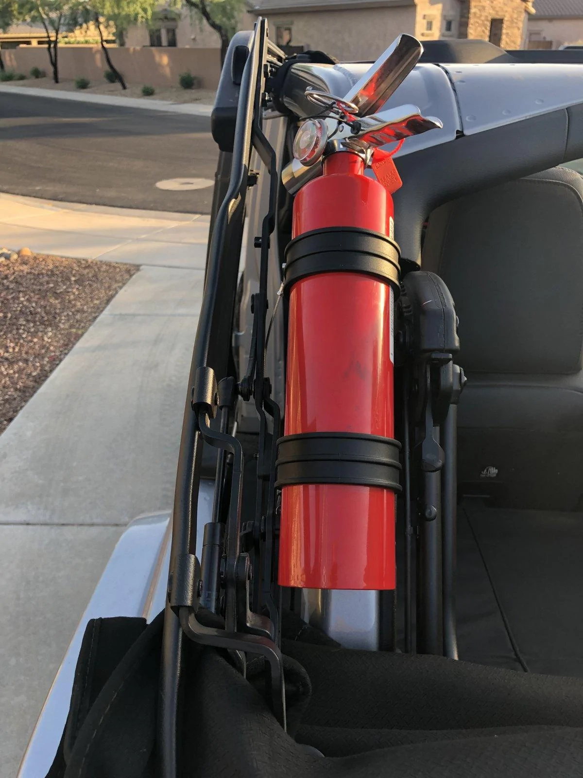 Jeep Wrangler JL Cool Tech H3R Fire Extinguisher Kit IMG_1430