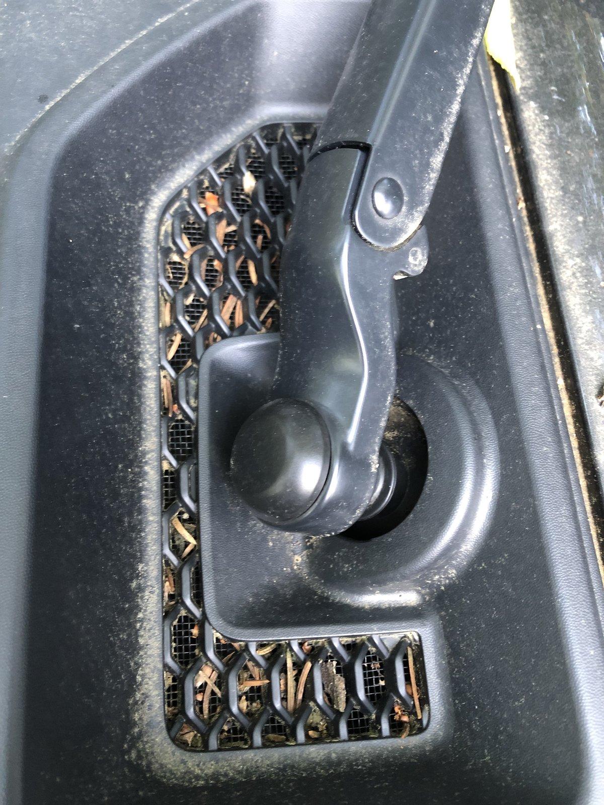Jeep Wrangler JL Cleaning Cowl Screens? IMG_6370