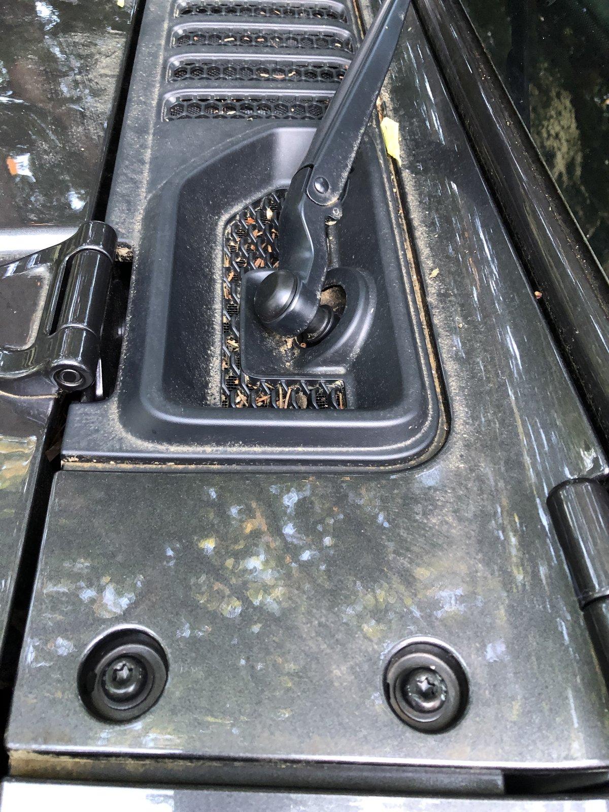 Jeep Wrangler JL Cleaning Cowl Screens? IMG_6371
