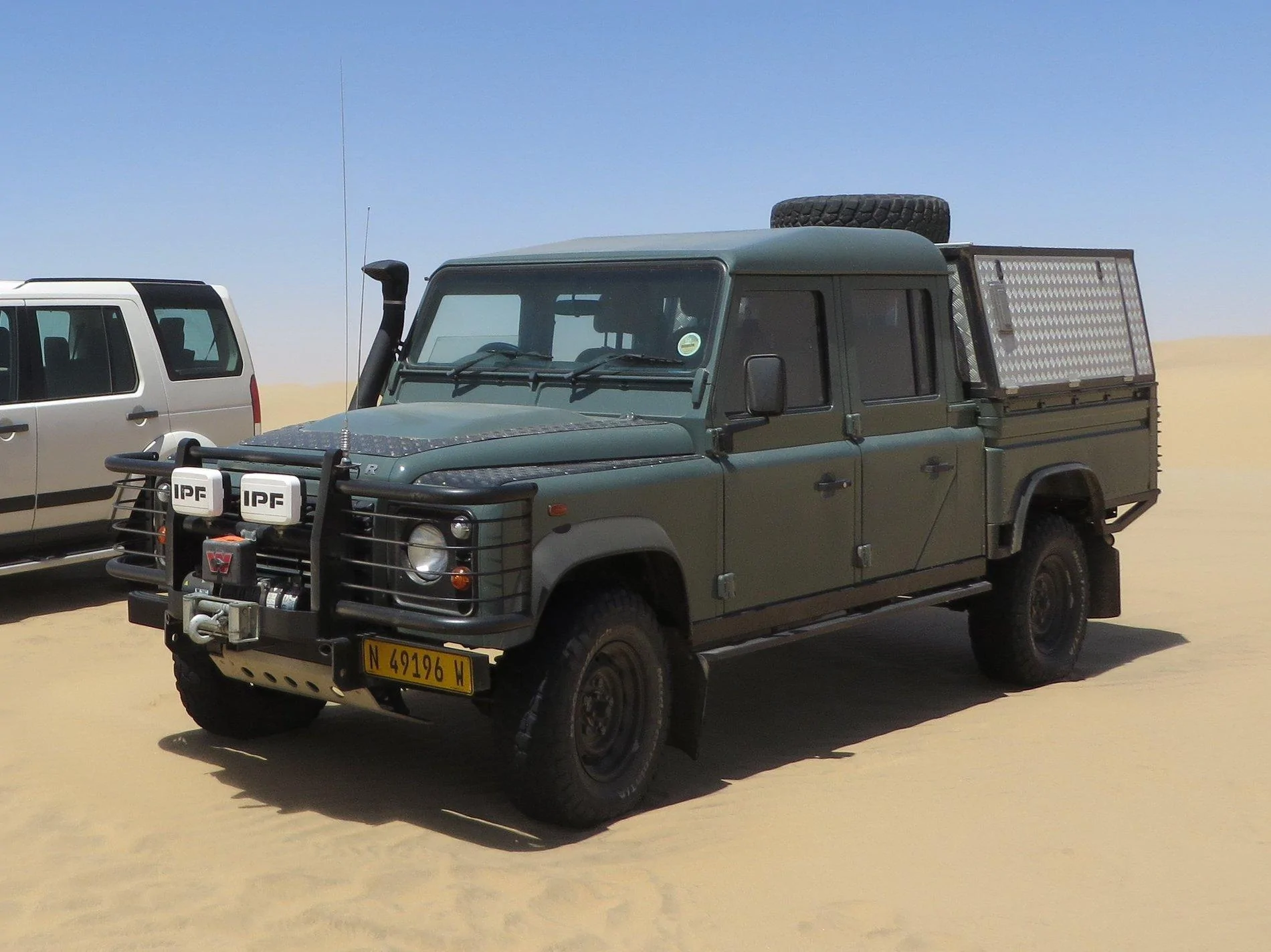 Jeep Wrangler JL Jeep vs Defender Defender