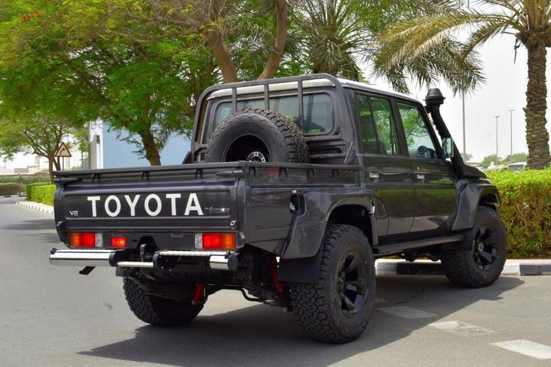 Jeep Wrangler JL Jeep vs Defender main