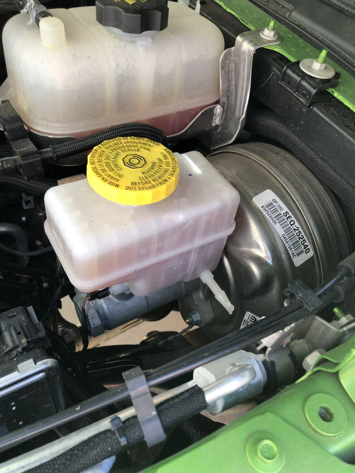 Jeep Wrangler JL Request - Brake Fluid Reservoir Pic imag