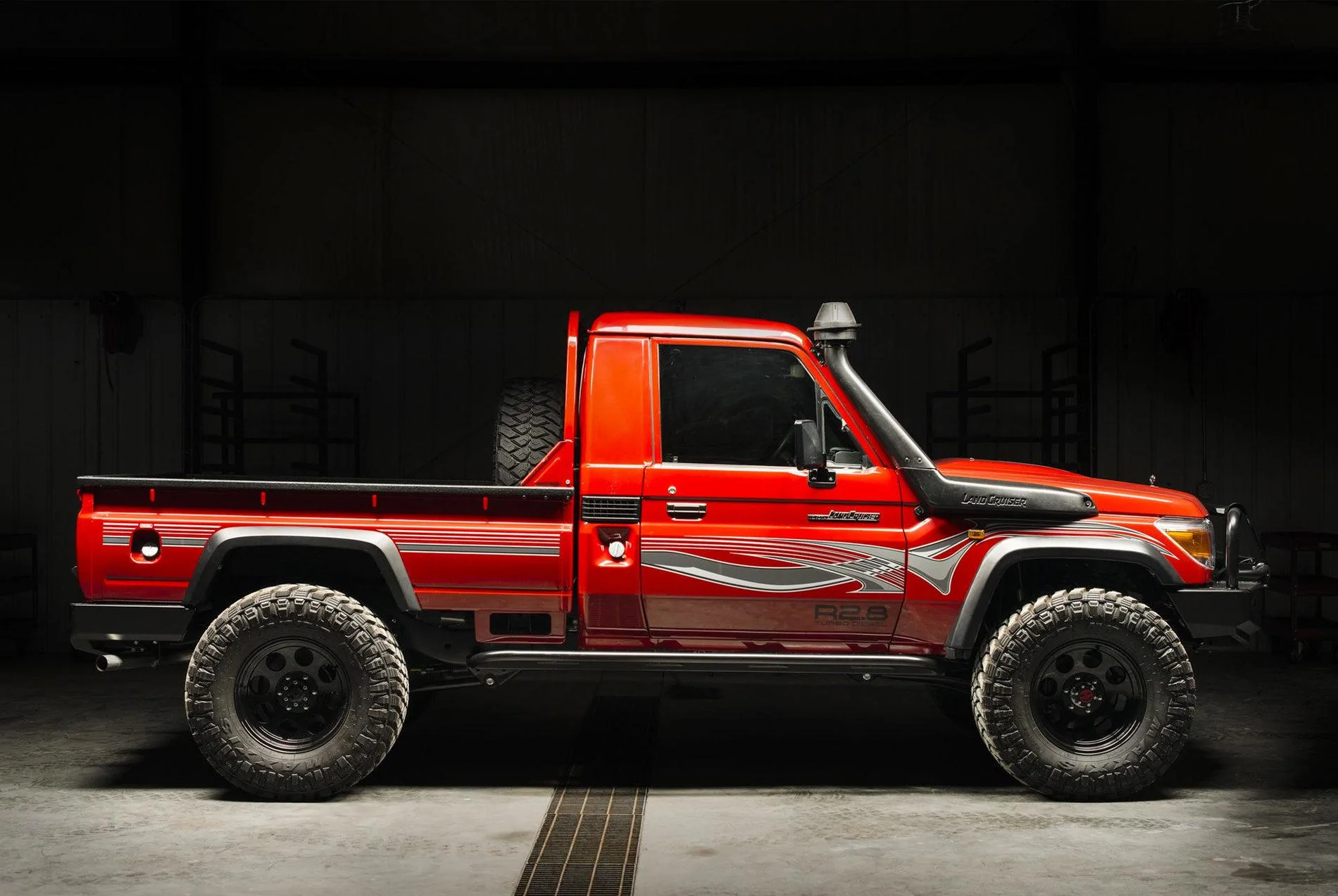 Jeep Wrangler JL Jeep vs Defender Custom-79-Series-Land-Cruiser-Pickup-Cummins-gear-patrol-slide-1-1940x1300