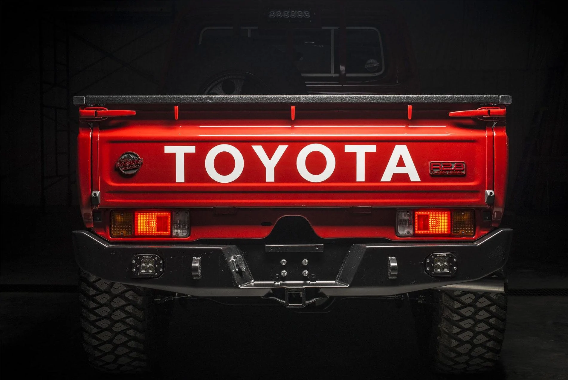 Jeep Wrangler JL Jeep vs Defender Custom-79-Series-Land-Cruiser-Pickup-Cummins-gear-patrol-slide-4-1940x1300