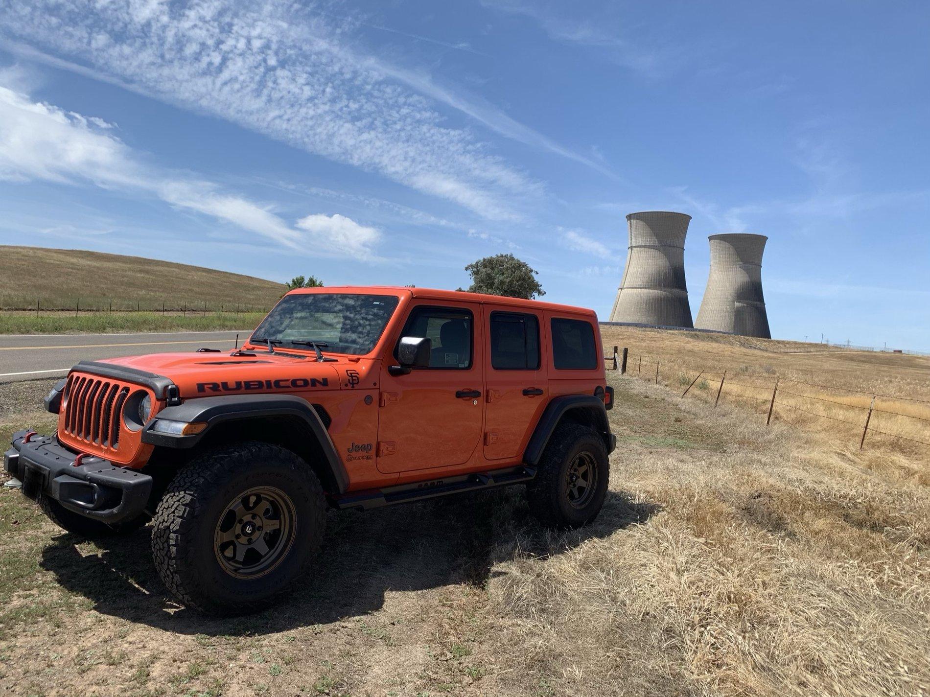 Jeep Wrangler JL Punk'n with bronze wheels? ADC49572-9803-4387-A57F-B061038D4C0D