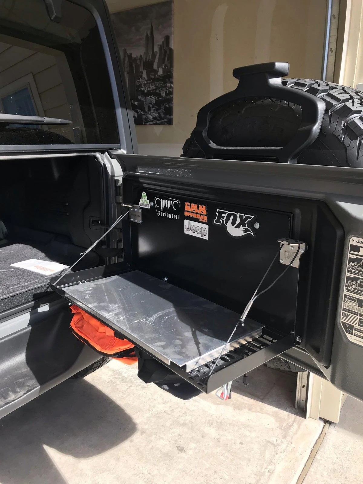Jeep Wrangler JL Springtail folding tailgate table IMG_6730