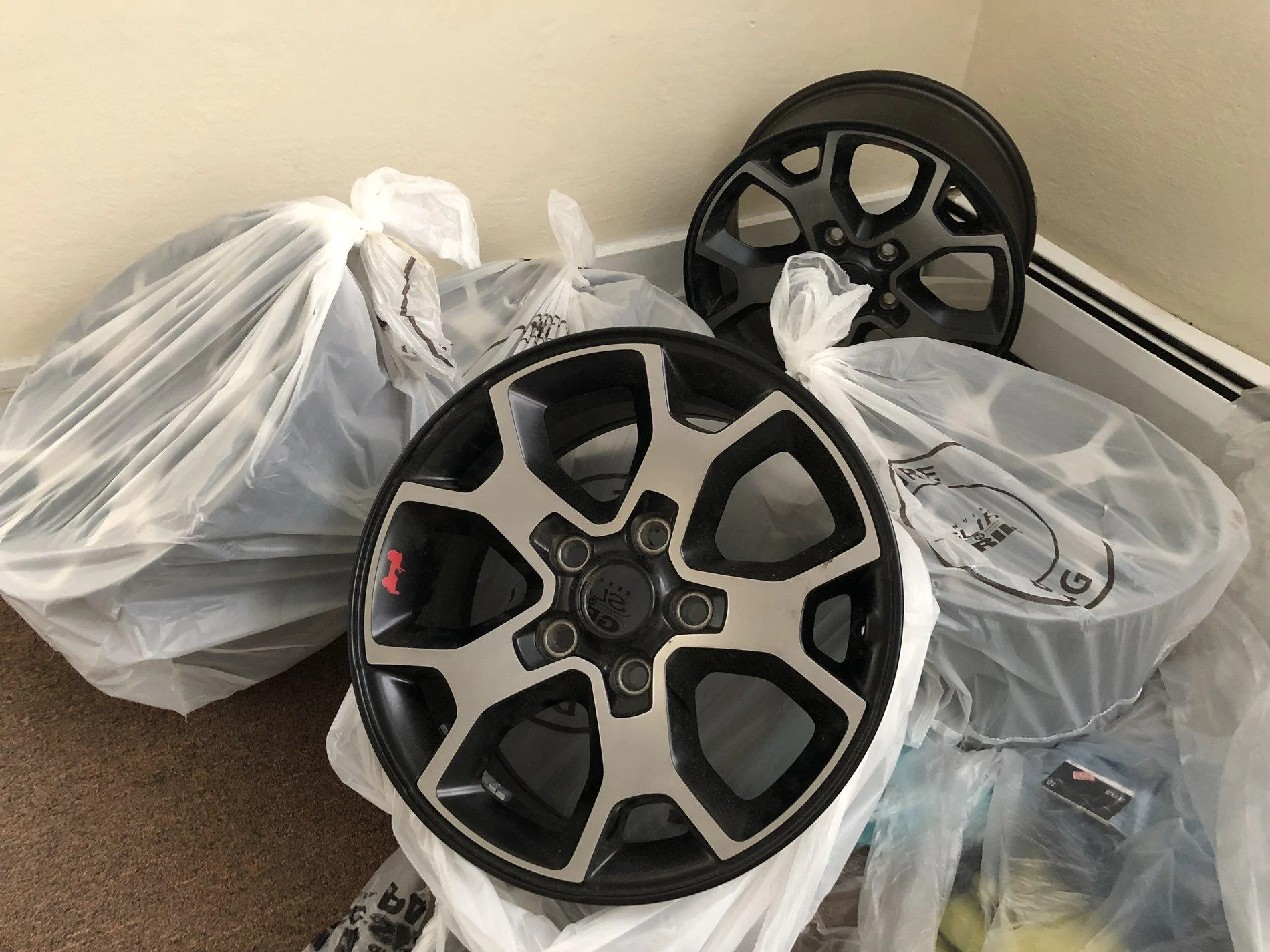 Jeep Wrangler JL Rubicon Take-off Rims IMG_3109