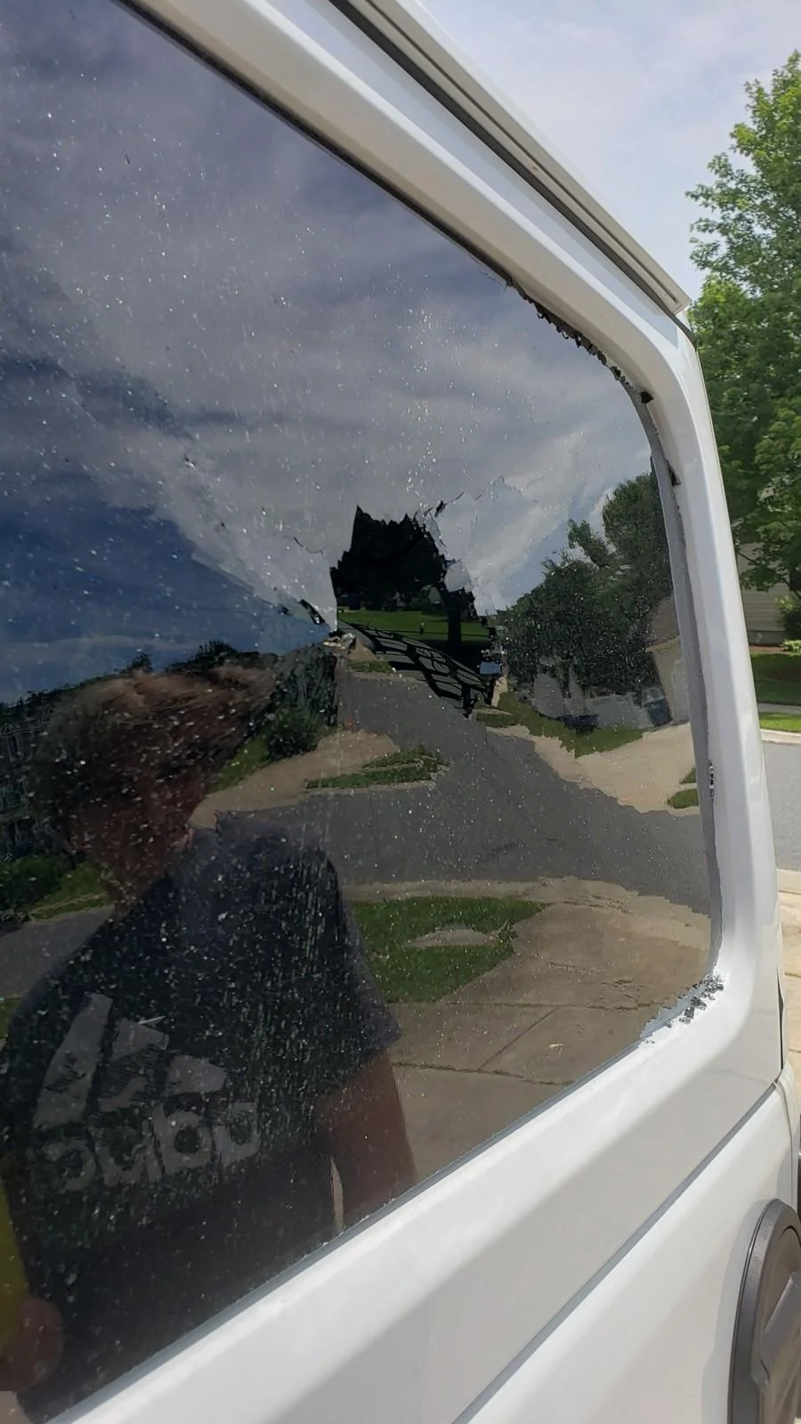 Jeep Wrangler JL Rear side window just broke signal-2019-06-12-135327