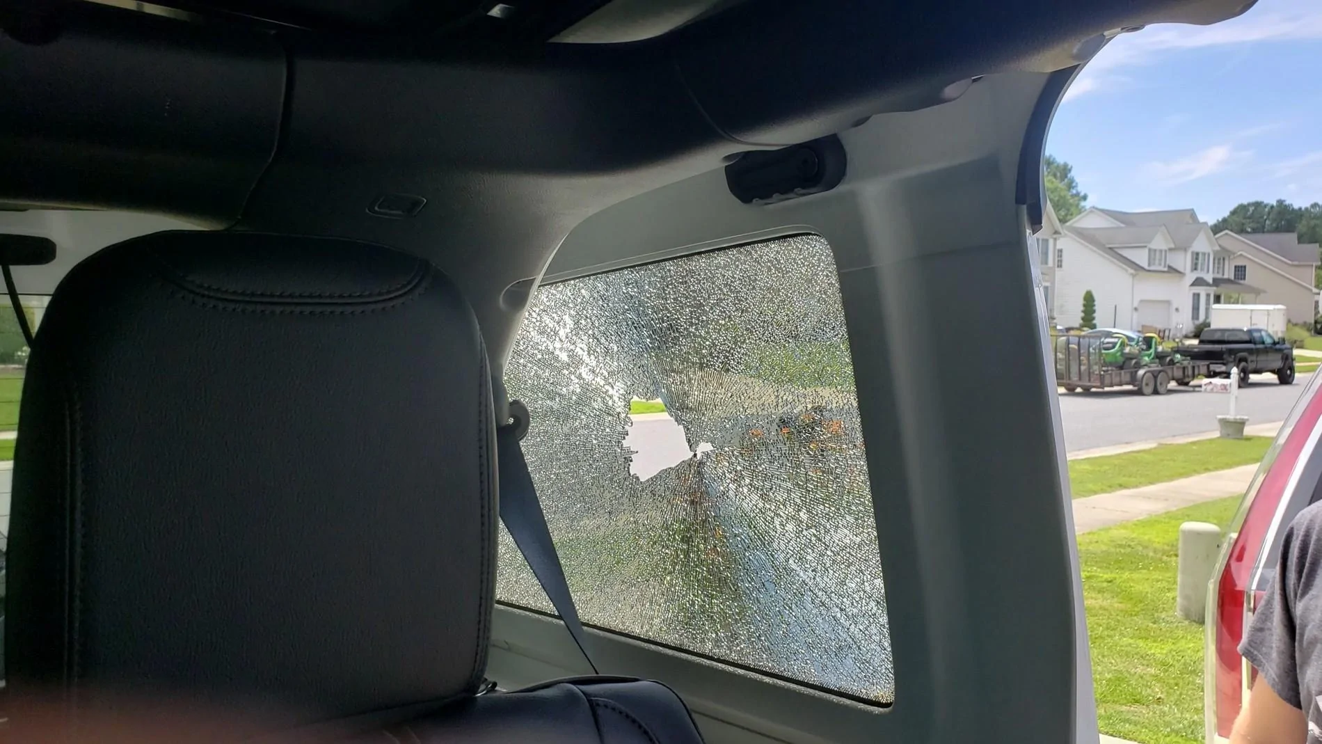 Jeep Wrangler JL Rear side window just broke signal-2019-06-12-135554