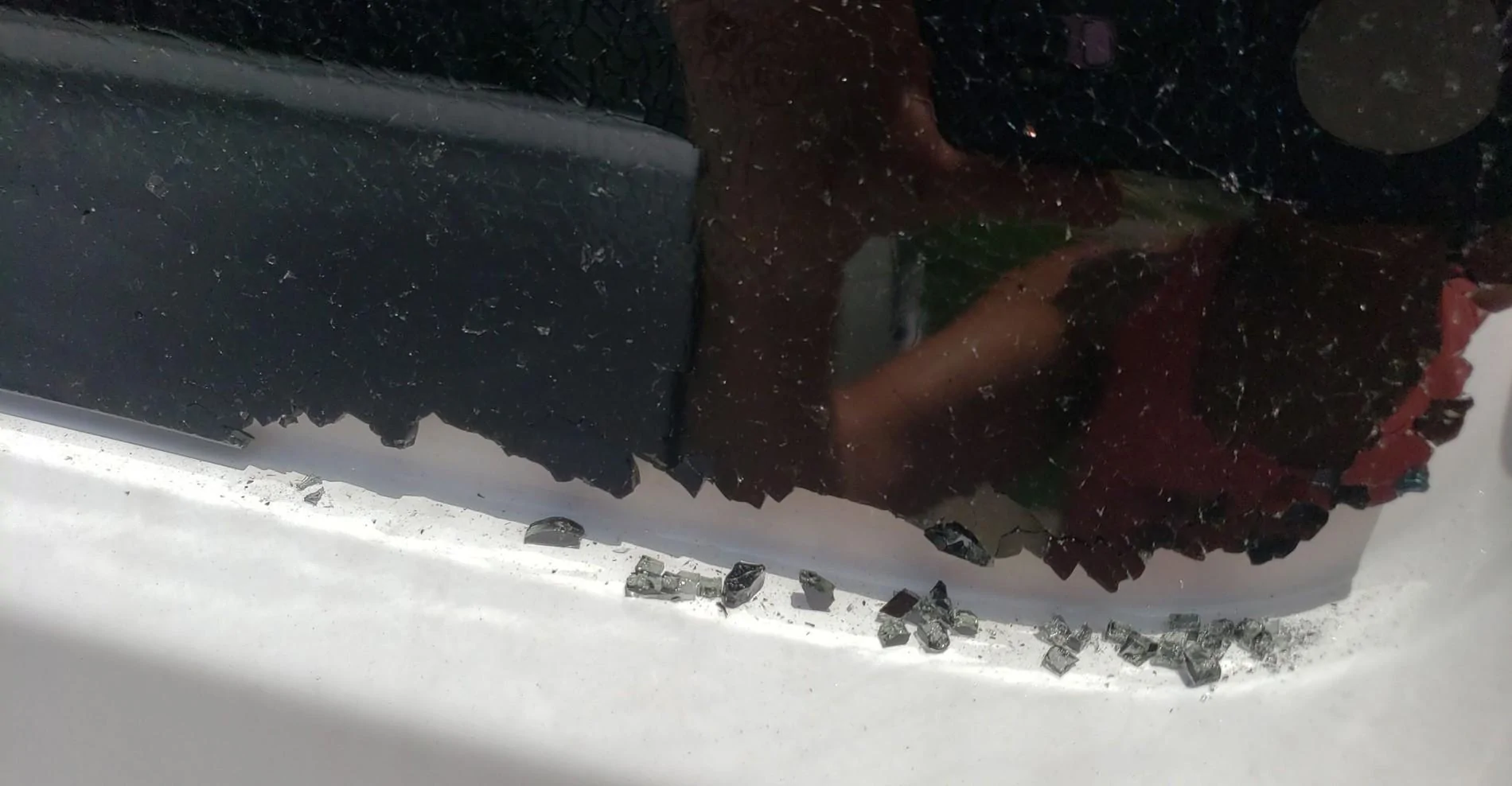 Jeep Wrangler JL Rear side window just broke signal-2019-06-12-135640
