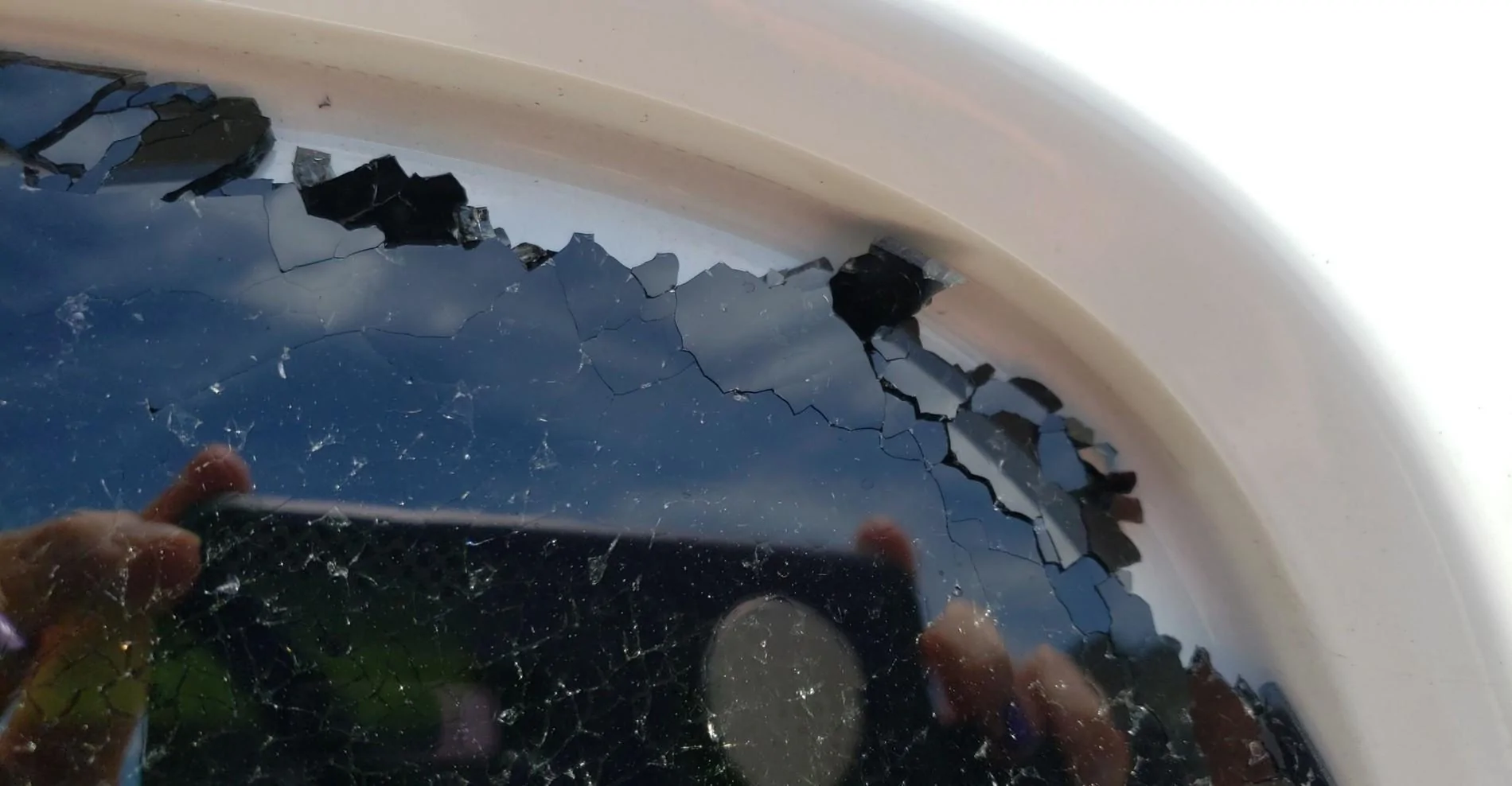 Jeep Wrangler JL Rear side window just broke signal-2019-06-12-135658