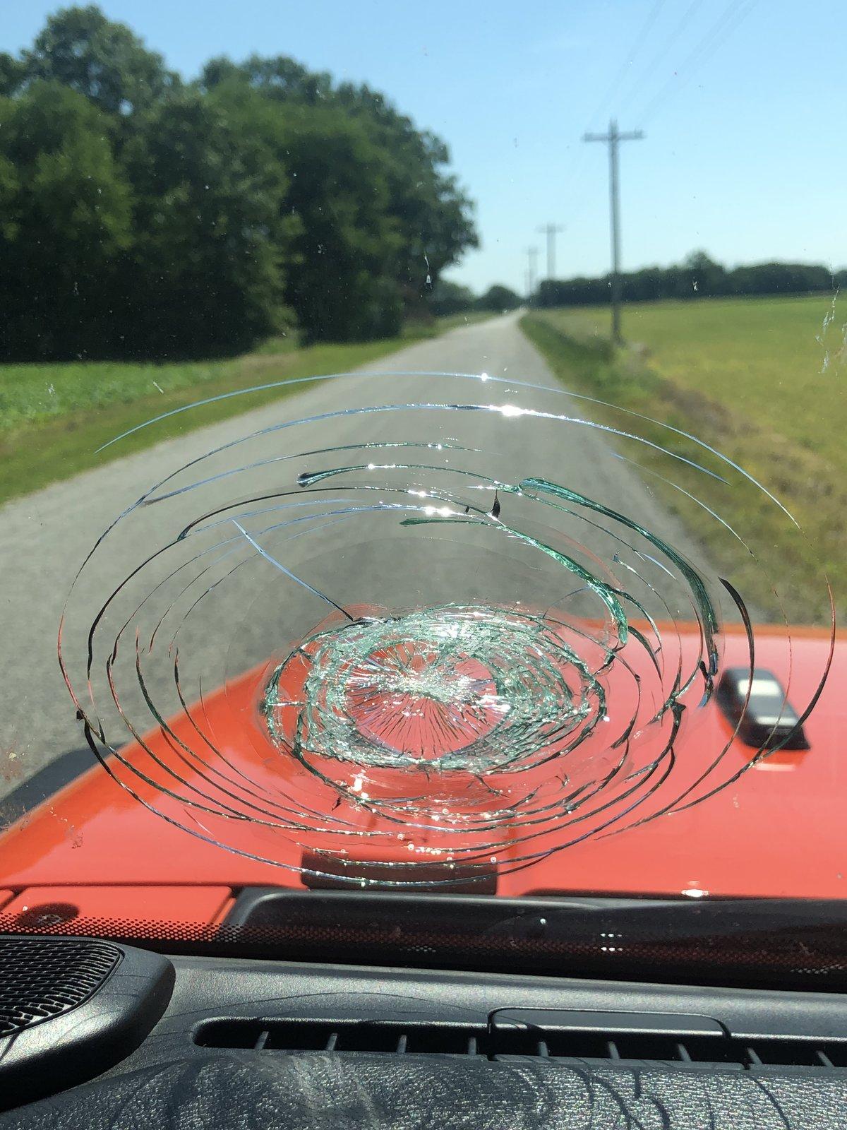 Jeep Wrangler JL Cracked Windshield Club 2A53FC0C-8B6B-4E79-96DB-4DEEC5B2B816