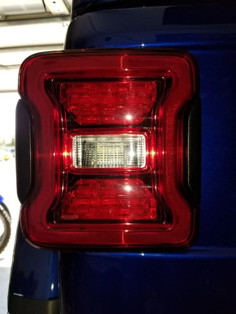 Jeep Wrangler JL Rugged Ridge LED light guards. cbEru2E