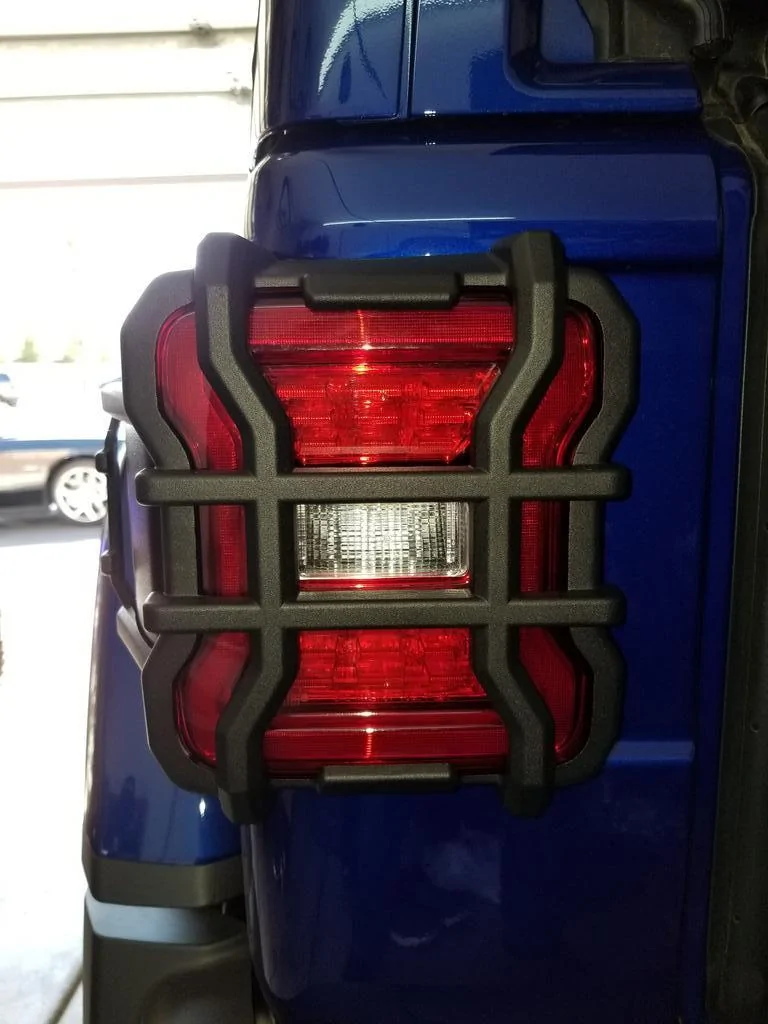 Jeep Wrangler JL Rugged Ridge LED light guards. qIomtMN
