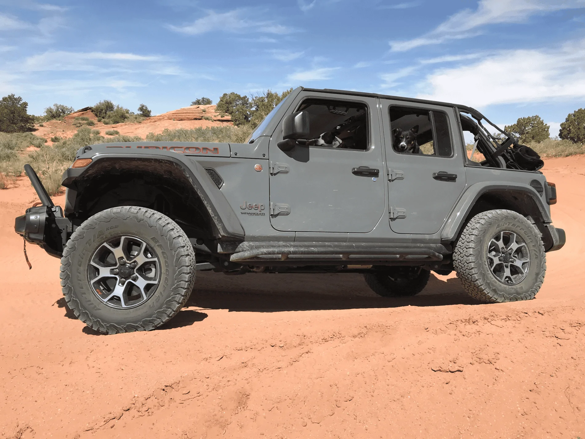 Jeep Wrangler JL Jeep Dog pics Moab 2019 dogs