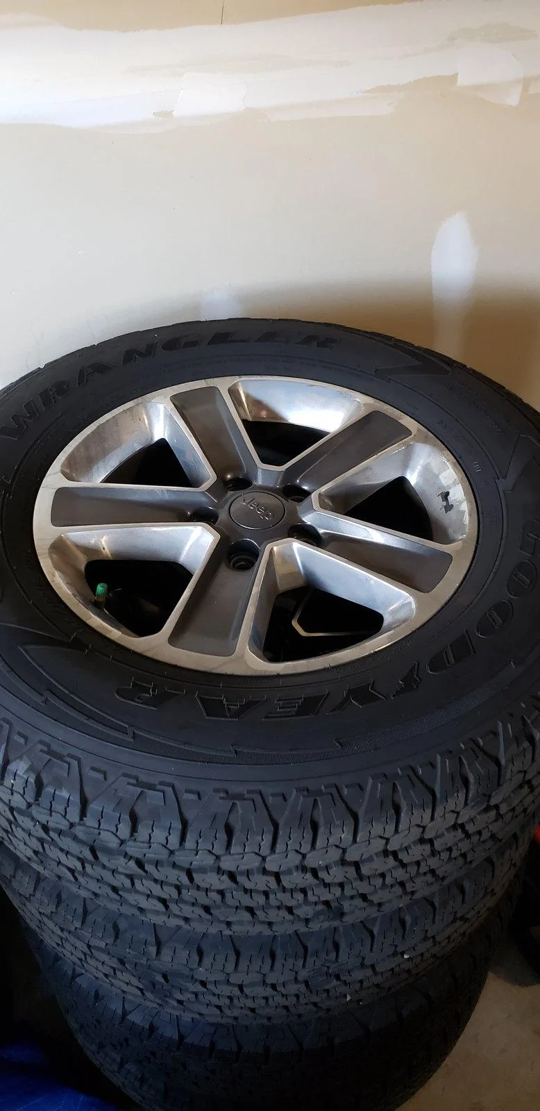 Jeep Wrangler JL SOLD: Selling Factory Sahara wheels and tires 20190619_185033