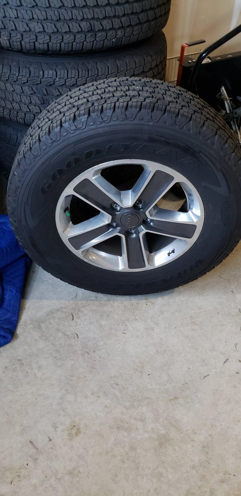 Jeep Wrangler JL SOLD: Selling Factory Sahara wheels and tires 20190619_185040