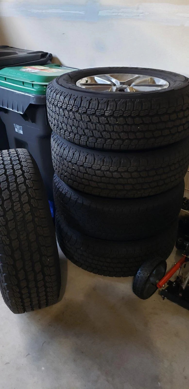 Jeep Wrangler JL SOLD: Selling Factory Sahara wheels and tires 20190619_185224