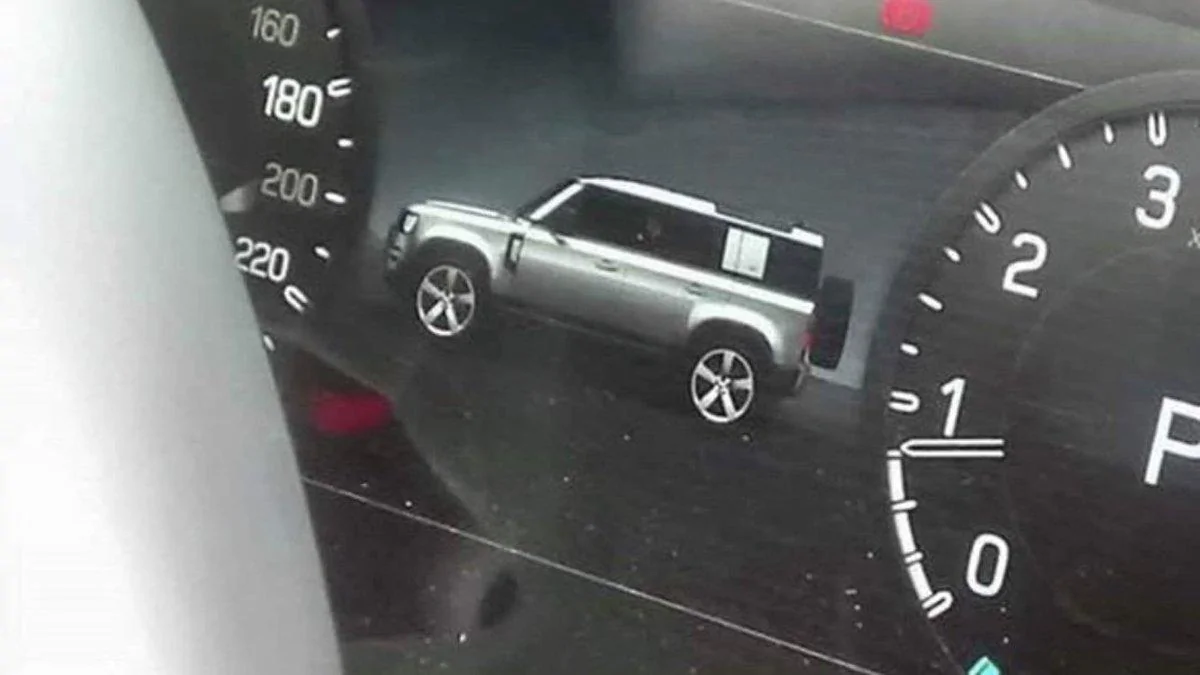Jeep Wrangler JL Jeep vs Defender D918-mrXsAAOqPq