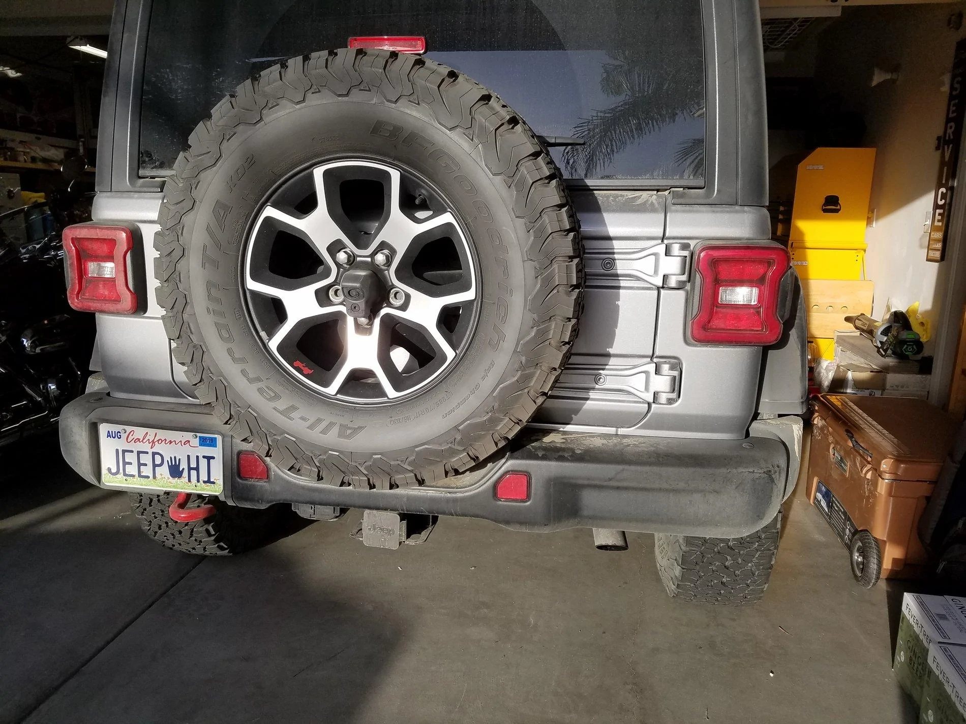 Jeep Wrangler JL Jeep wave at Gladiators? 20181130_153403