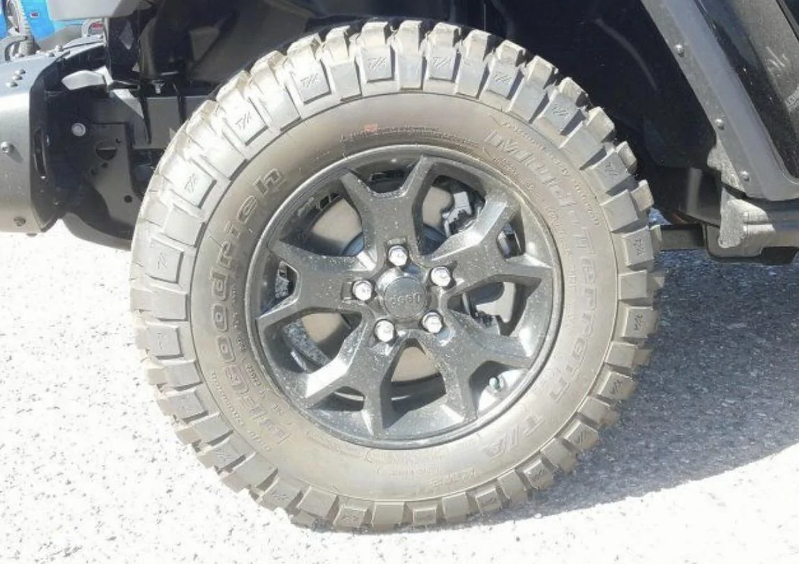 Jeep Wrangler JL 2019 Moab wheels and tires 9376563B-E067-46FE-B581-3F853003647F