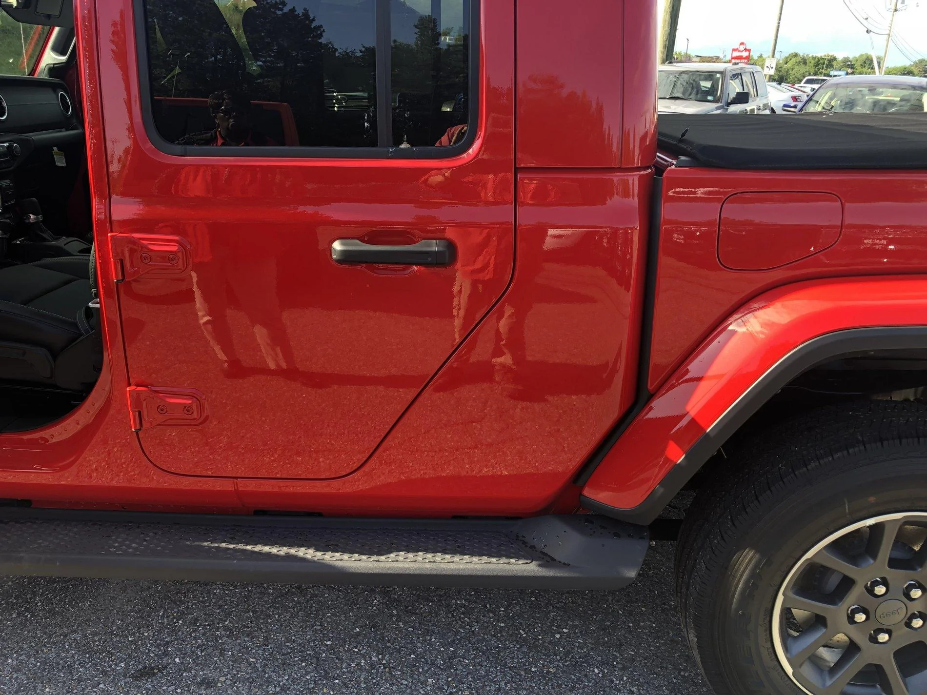 Jeep Wrangler JL Jeep wave at Gladiators? 9375D434-11E2-4670-B95C-DB2B243E244C