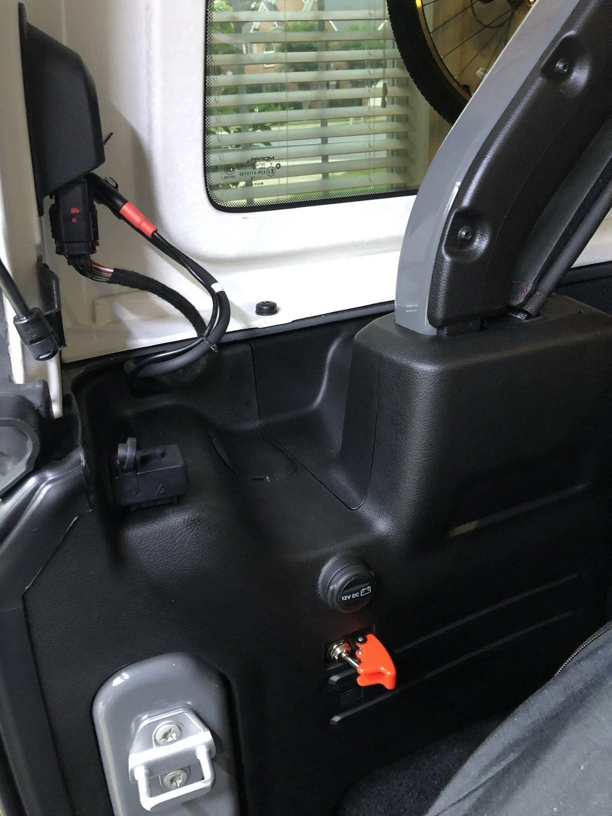 Jeep Wrangler JL Brawlee Liftgate Light Install. IMG_5325