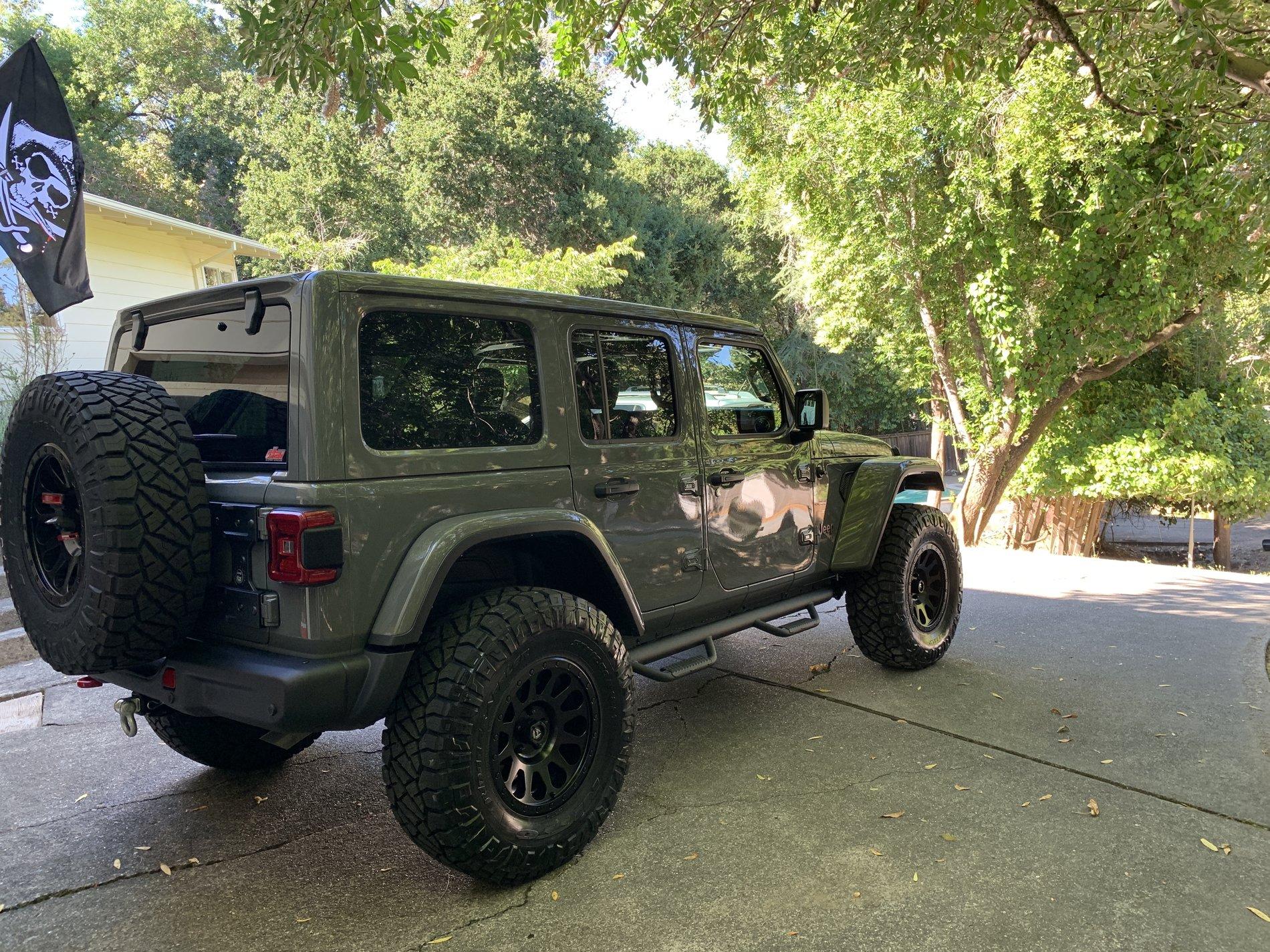 Jeep Wrangler JL Sting gray or black? E83683DD-E144-47D3-B2EF-5C2CA8AE1C0F