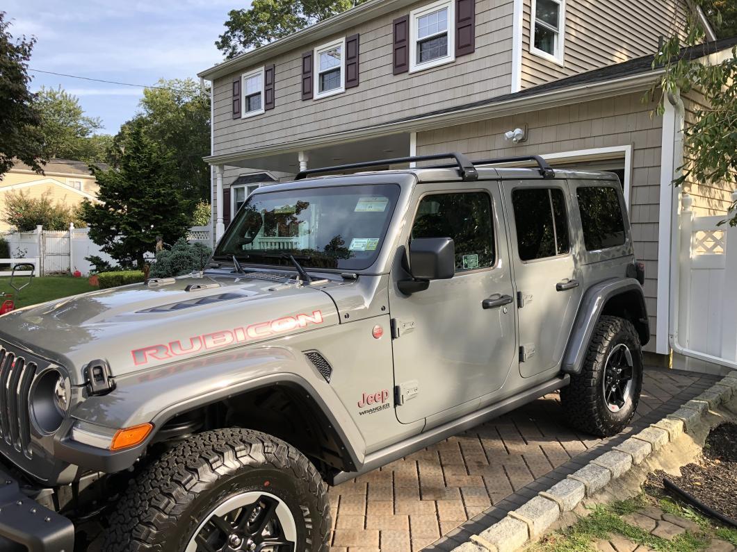 Jeep Wrangler JL Loading canoe onto roof 310761_605D55CB