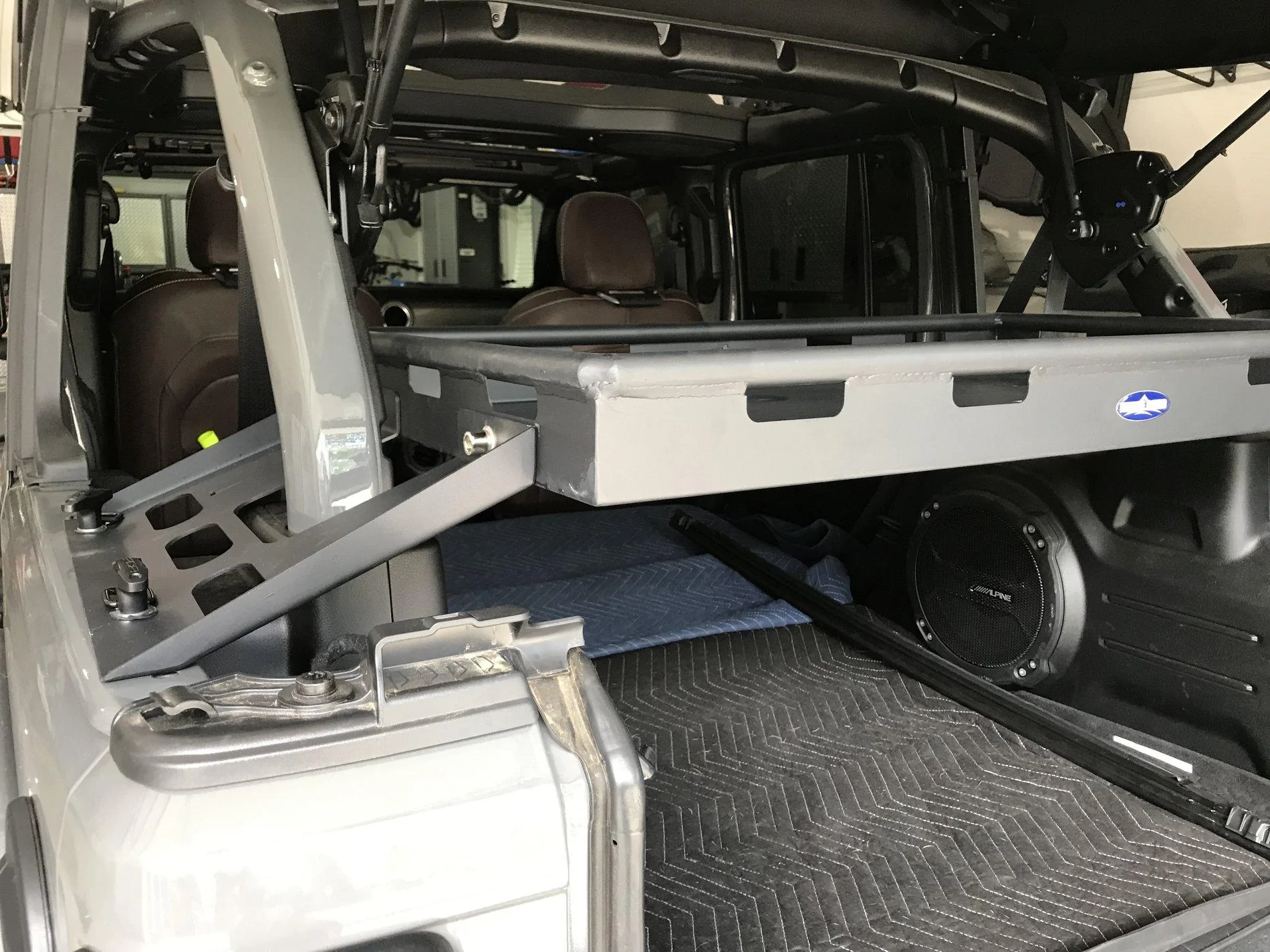 Jeep Wrangler JL Advice needed about cargo area shelf 9533E4CD-6A31-4A60-8AF7-72A1EFFDBA9F