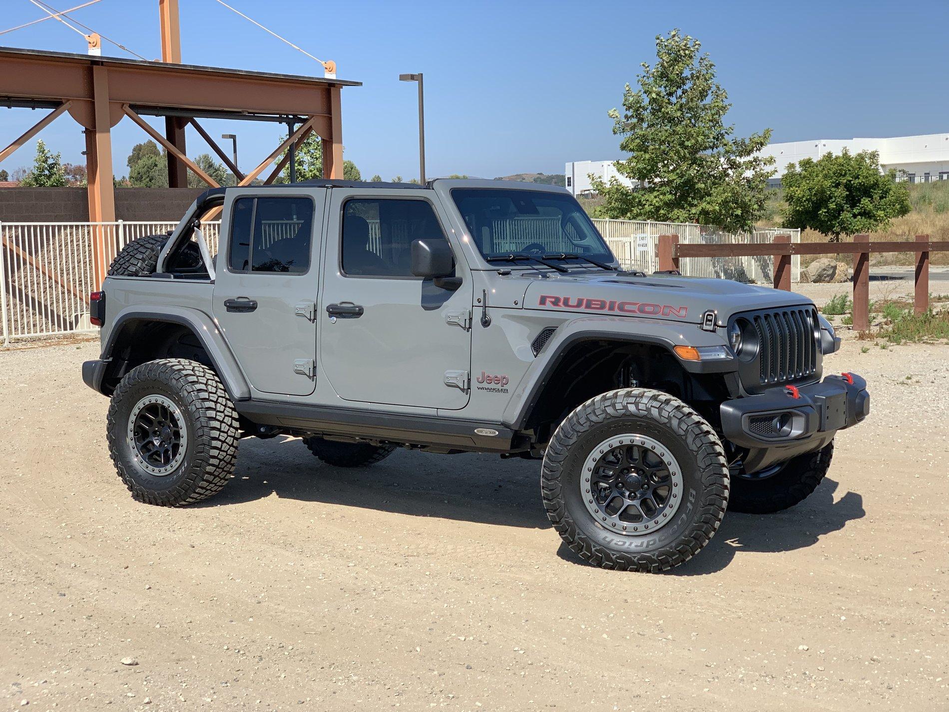 Jeep Wrangler JL Grille Inserts or Black Grille on Sting-Gray? 1351358B-6649-41A9-8ED3-45C0751F8050