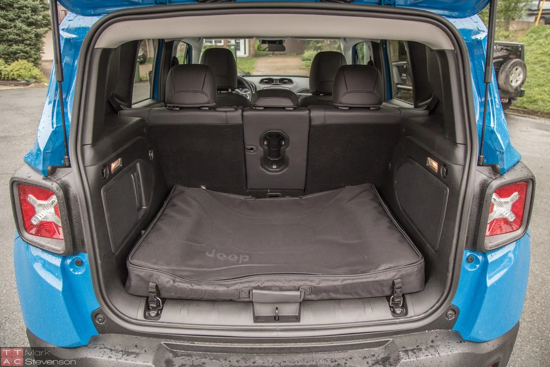 2015-Jeep-Renedate-Trailhawk-17-of-20.webp