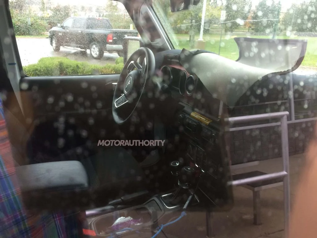 Jeep Wrangler JL More JLU pics finally (with Interior) jeep-wrangler-unlimited_100627319_l