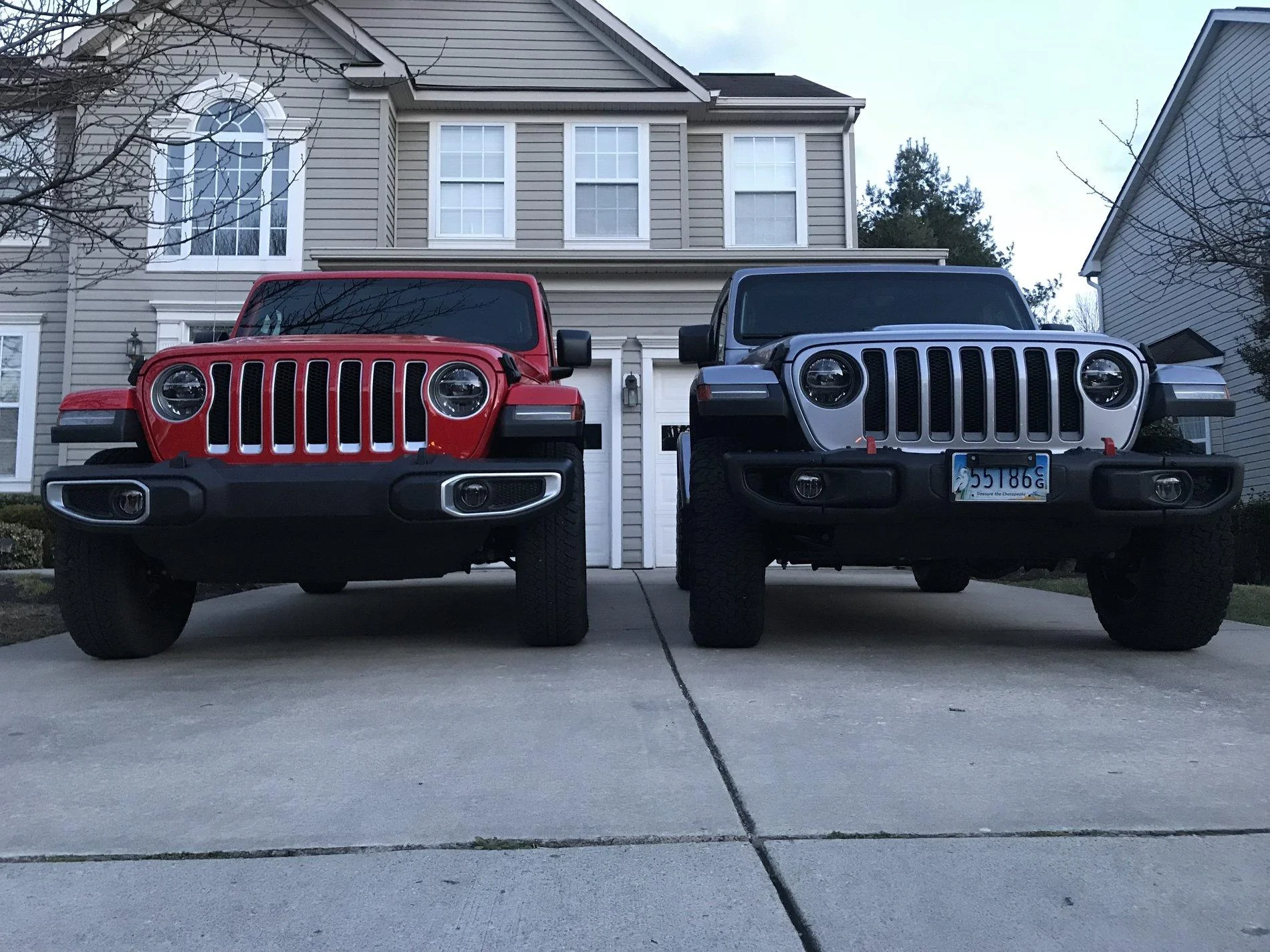 Jeep Wrangler JL Rubicon and Sahara Side by Side IMG_5702