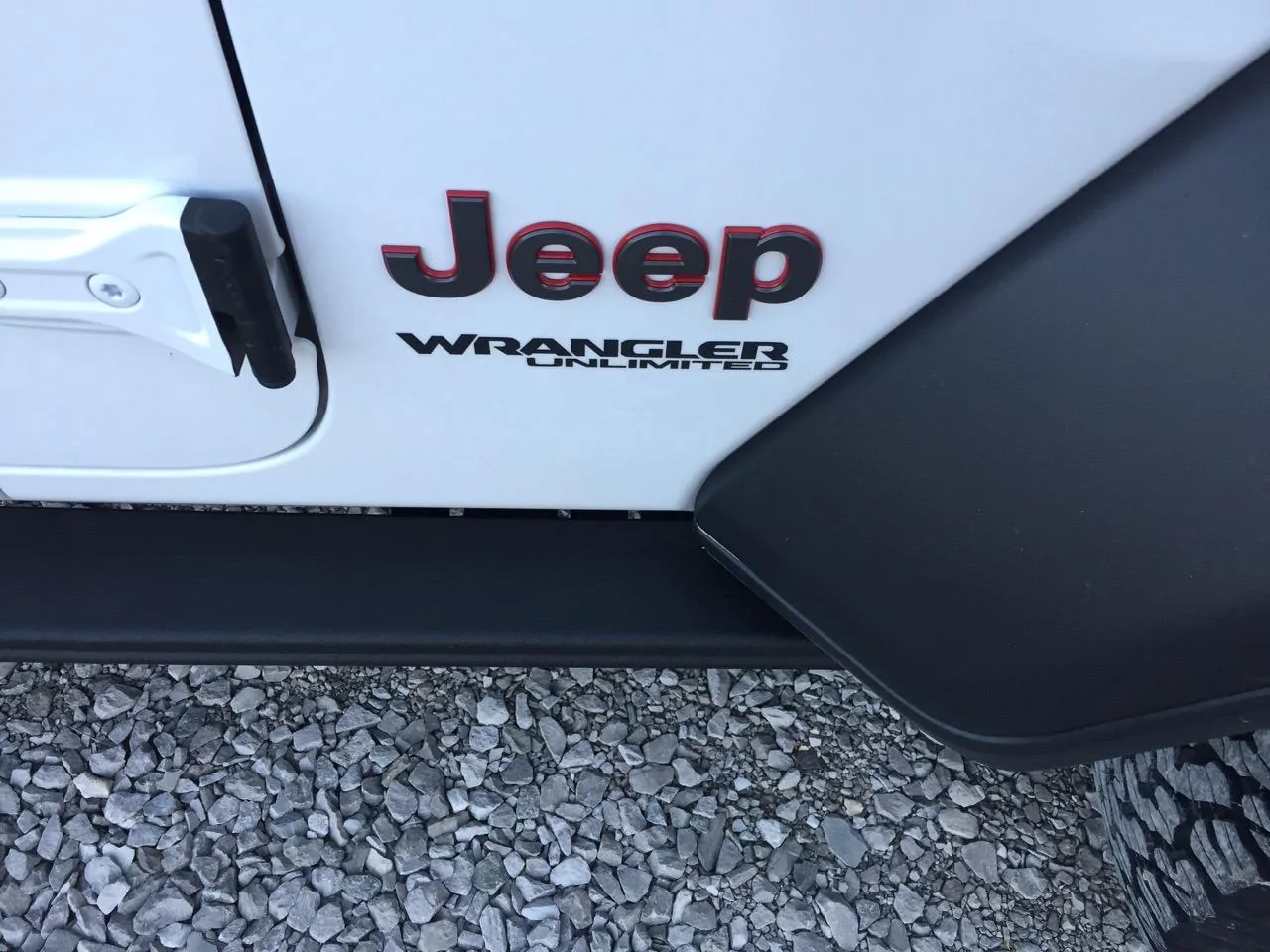 Jeep Wrangler JL Damon's white JLU Rubicon build rail_st