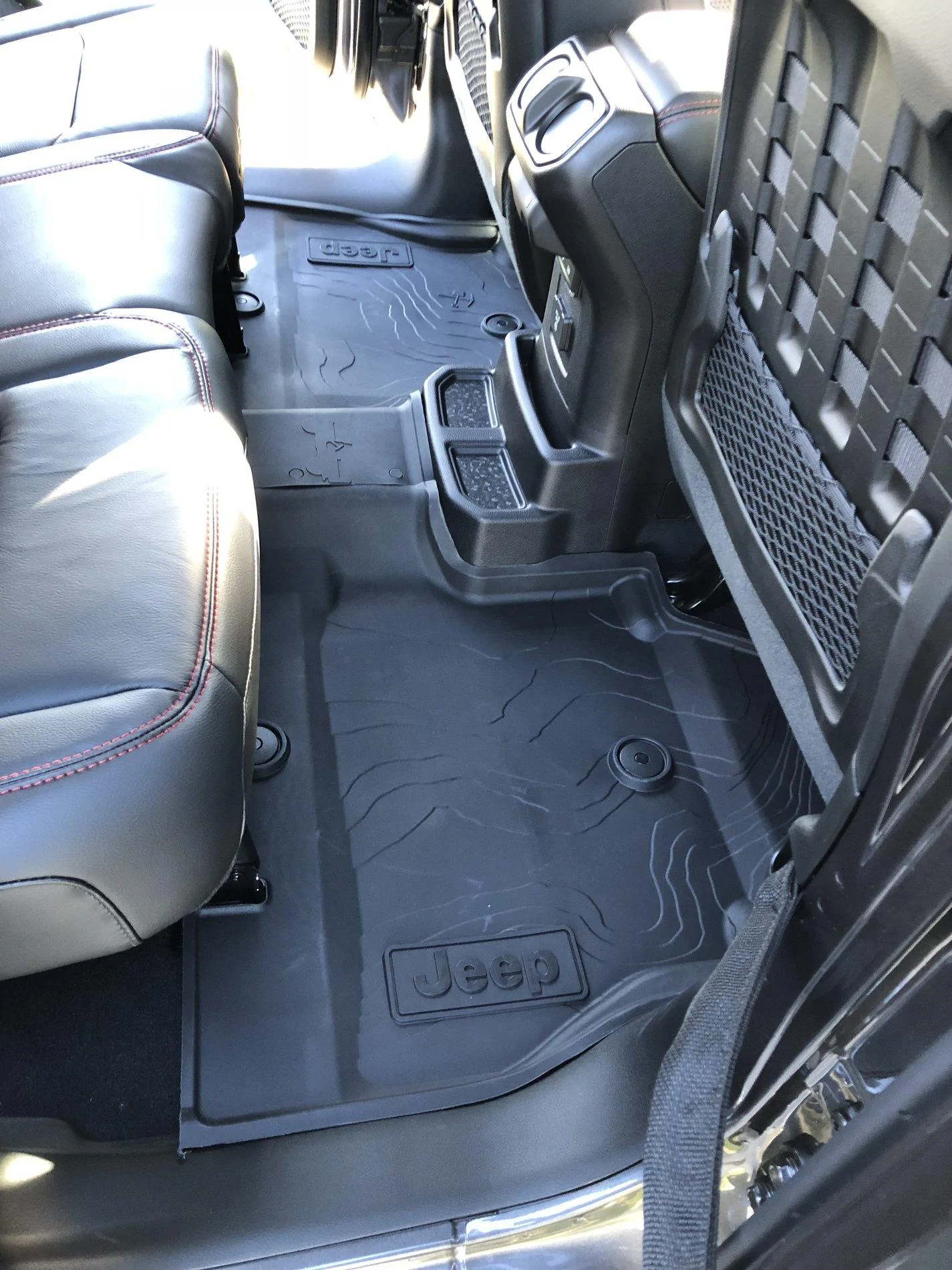 Jeep Wrangler JL GRANITE CRYSTAL METALLIC Wrangler JL Club 45E1A74D-9634-457E-A9DF-CC799C9C021D