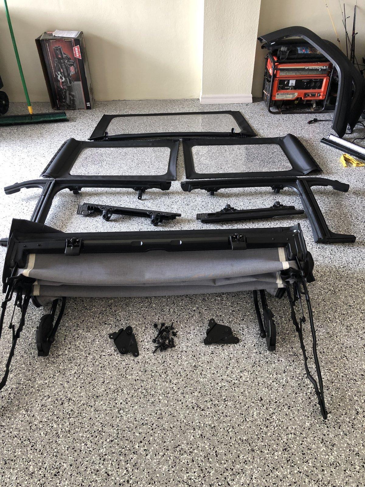 Jeep Wrangler JL Complete JLU soft top, with hardware and frame. 600 62B7AA6C-8853-497A-B18B-EDD319EEC1BA