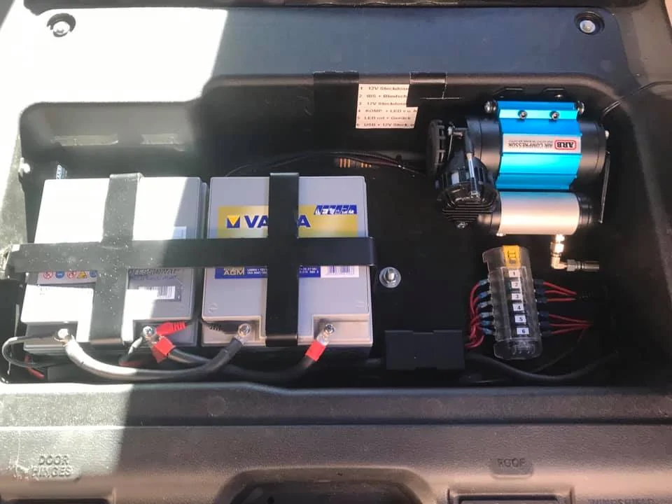 Jeep Wrangler JL Overlanding battery 66309399_2283292848665506_2739098200269914112_n