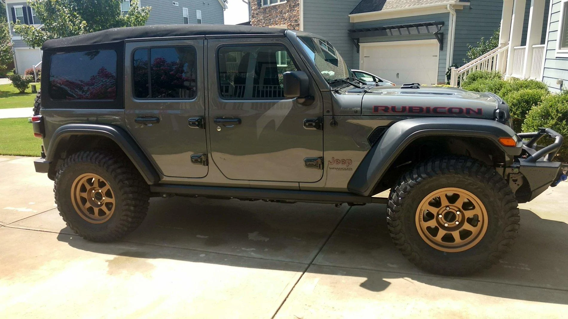 Jeep Wrangler JL Bronze Wheels on JL? Method Wheels 1