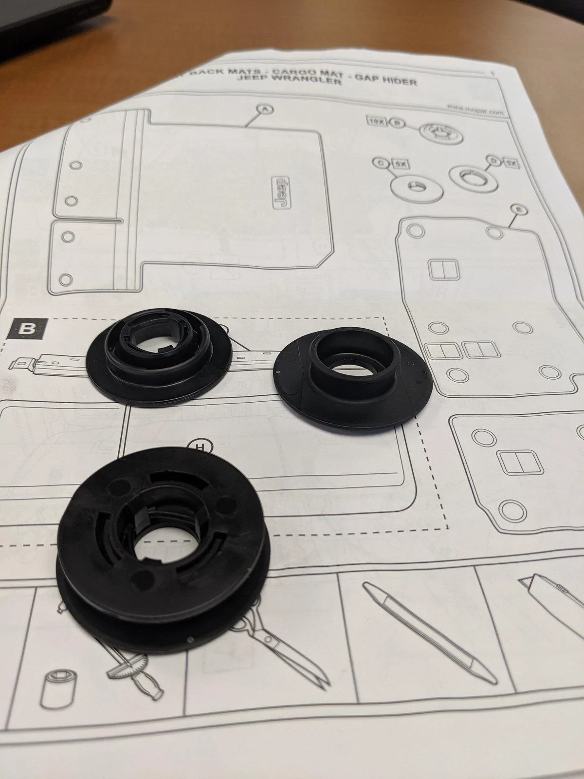 Jeep Wrangler JL Cargo mat install idiot moment - help? IMG_20190710_145845