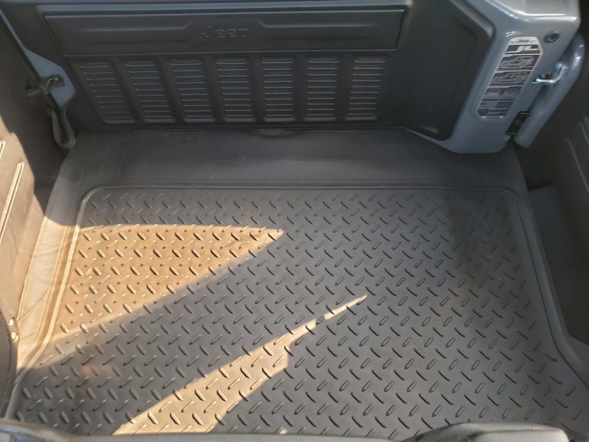 Jeep Wrangler JL Trunk Liner 20190711_090553