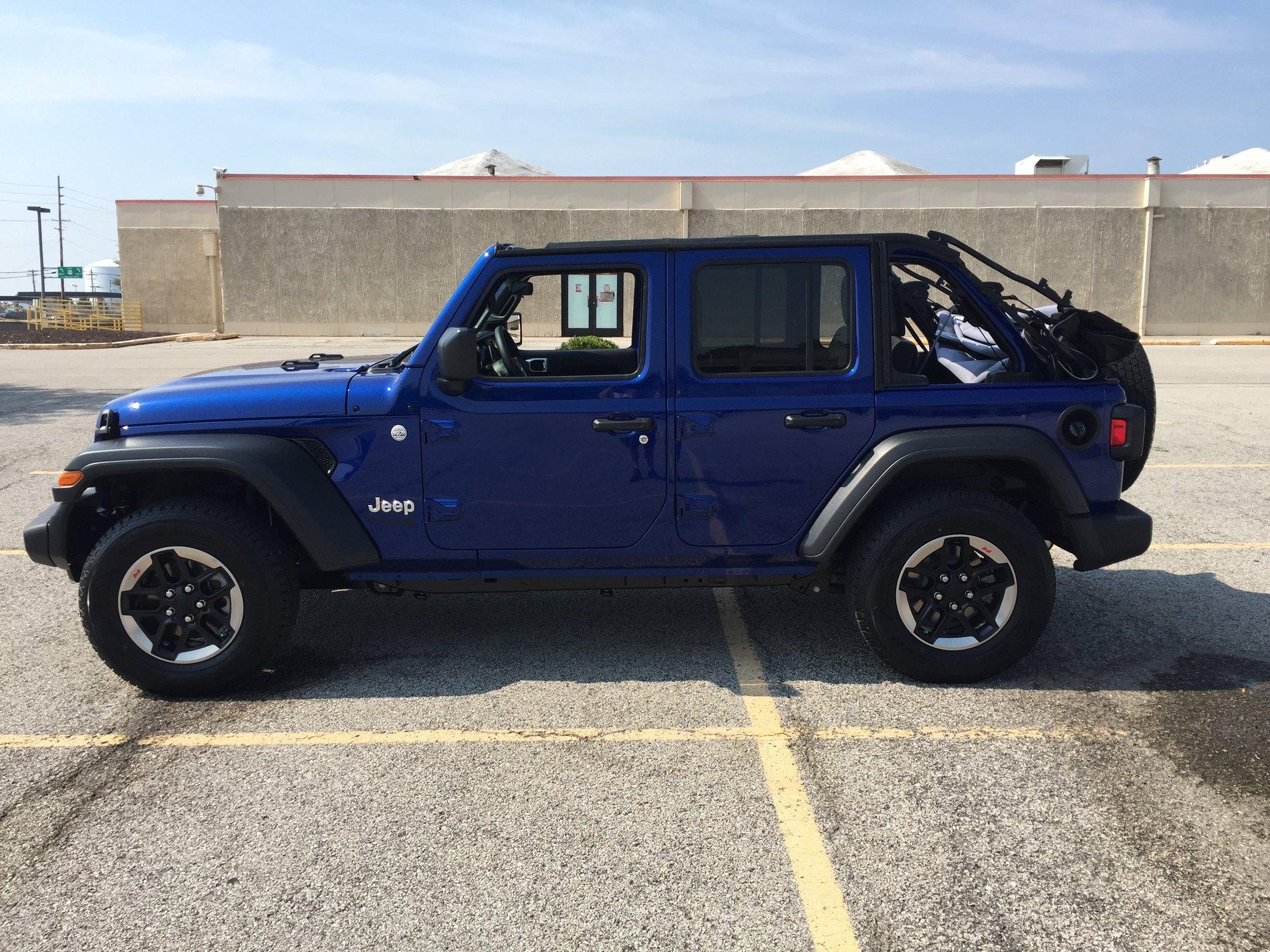 Jeep Wrangler JL NEWBIE QUESTION - JL premium soft top - putting top down / back and leaving windows in IMG_2956.JPG