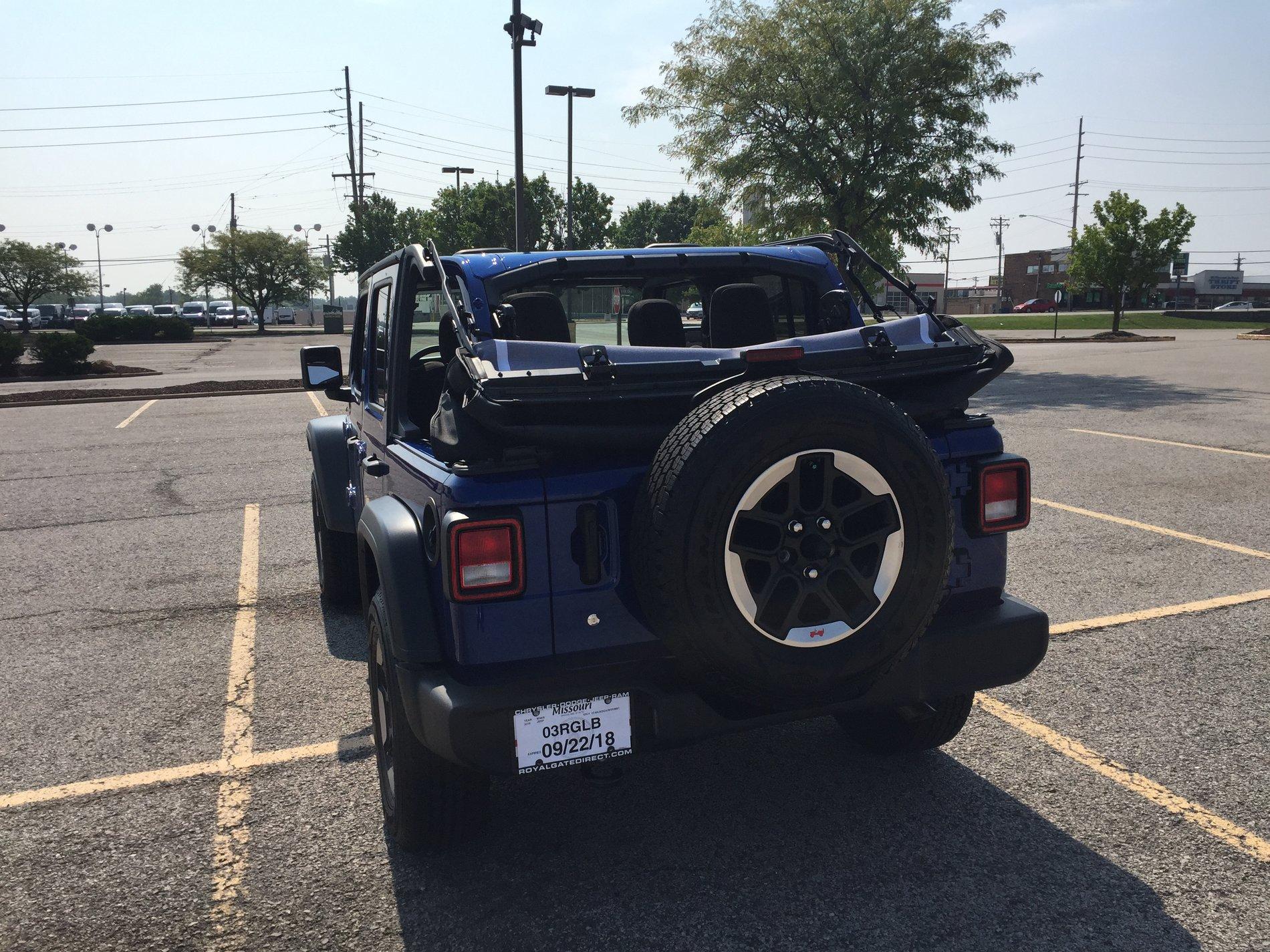 Jeep Wrangler JL NEWBIE QUESTION - JL premium soft top - putting top down / back and leaving windows in IMG_2957.JPG