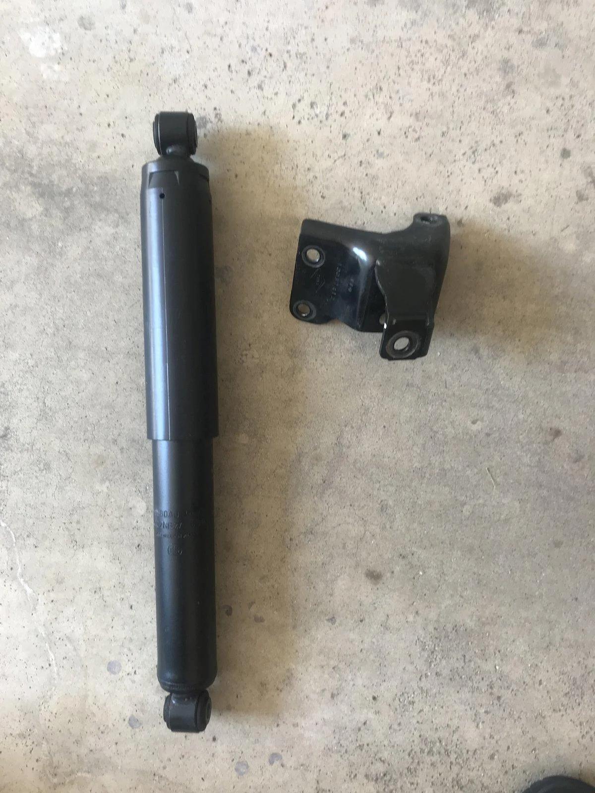 Jeep Wrangler JL Stock steering stabilizer (AD) $50 IMG_2472
