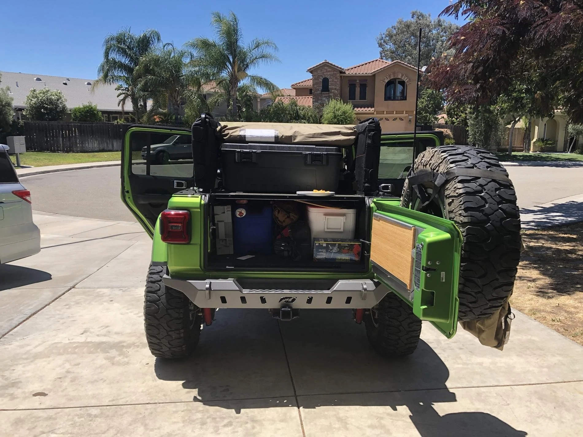 Jeep Wrangler JL Cargo security covers: Diabolical Slipstream vs. JL Backbone igB4Z24