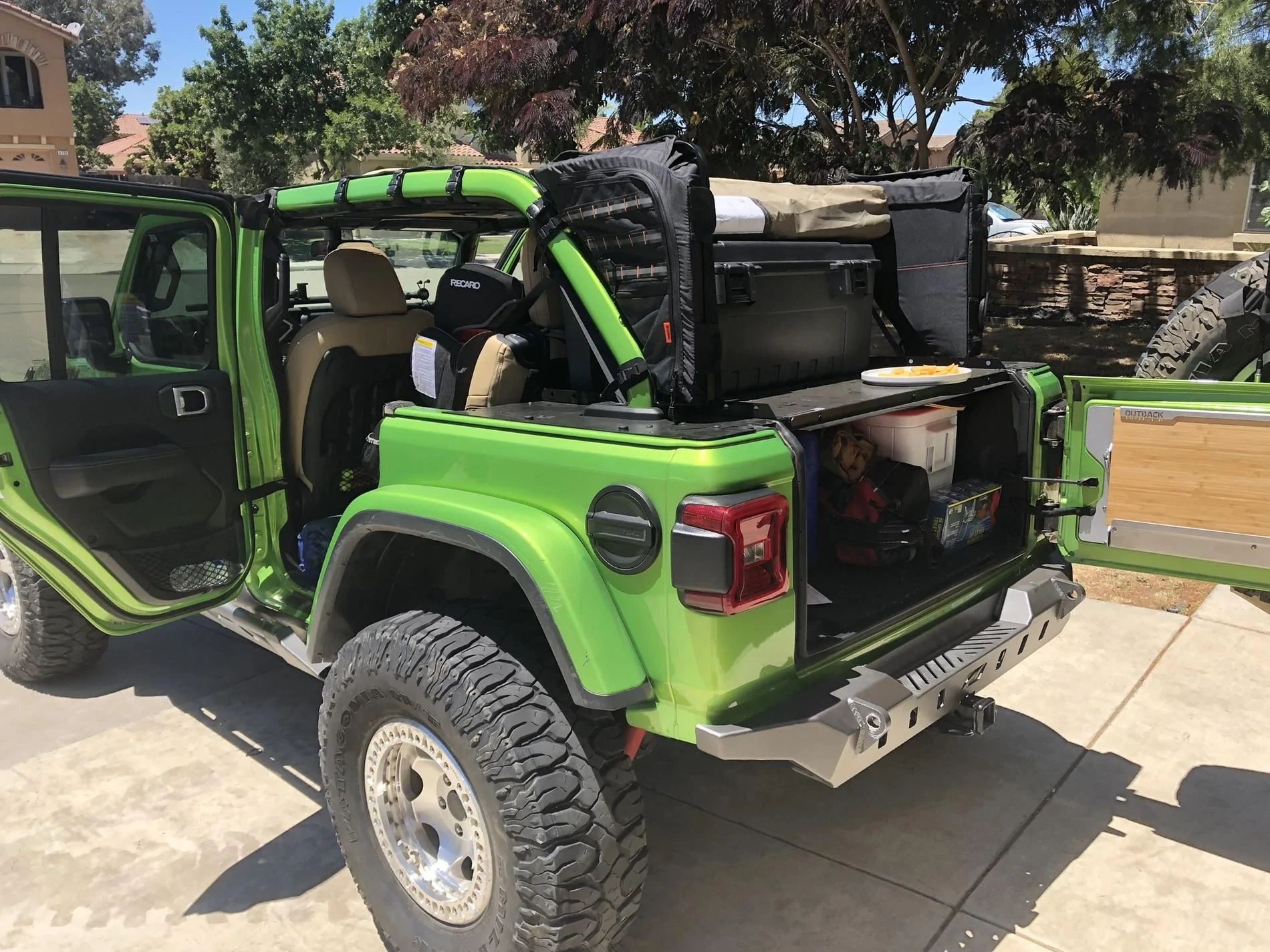Jeep Wrangler JL Cargo security covers: Diabolical Slipstream vs. JL Backbone Z8svjta