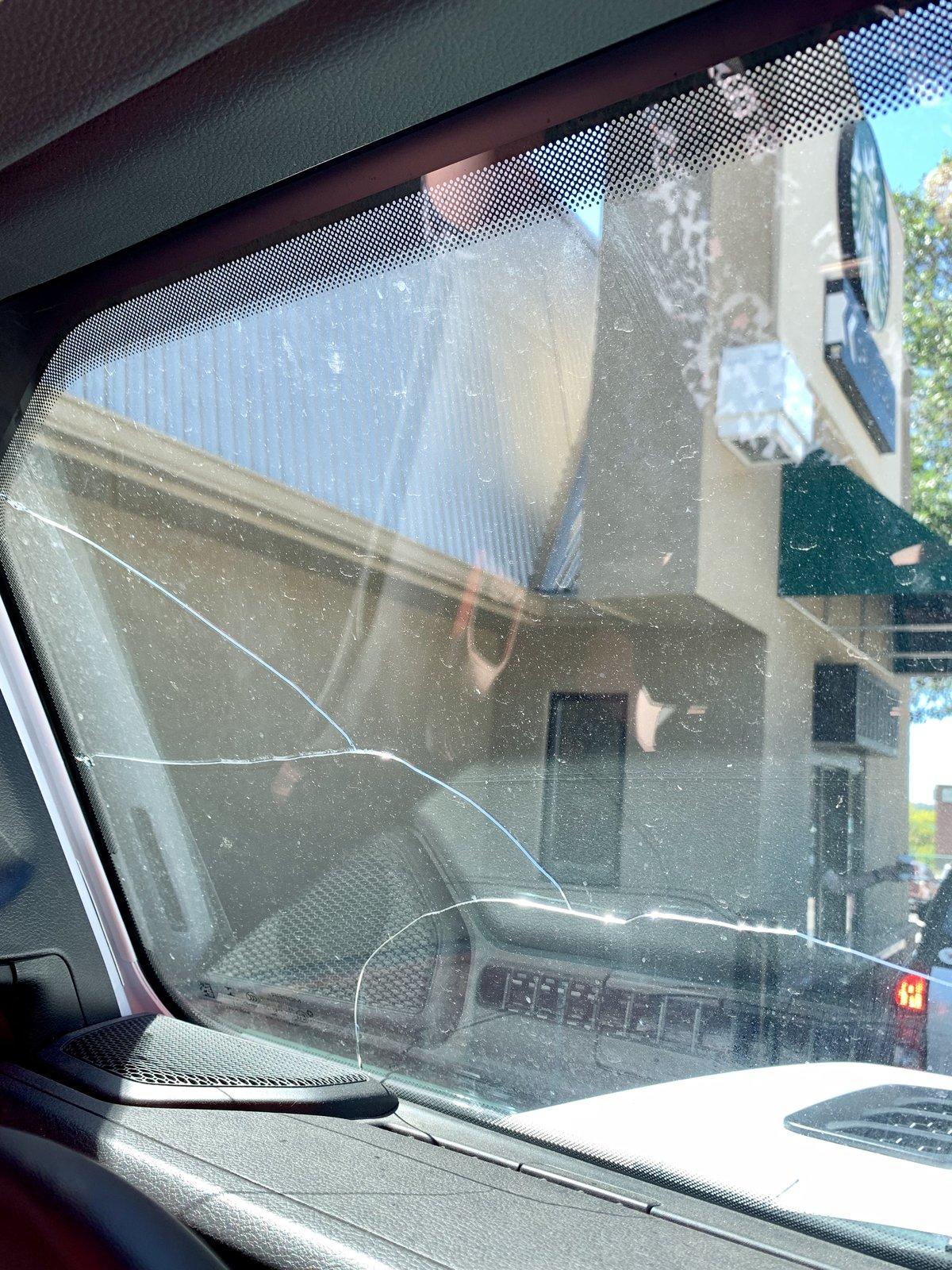 Jeep Wrangler JL Cracked Windshield Club 5D97B29F-B5BC-439C-AA3A-5F3682B33171