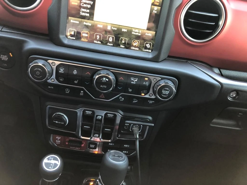 Jeep Wrangler JL Dash Panel Damage, Looking for Suggestions UNADJUSTEDNONRAW_thumb_18fd
