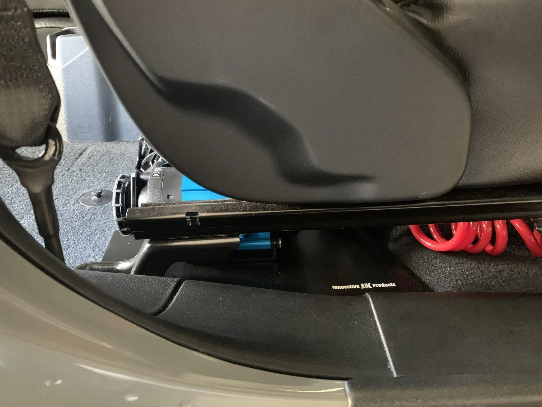 Jeep Wrangler JL Under the front seat storage - options D5409651-791F-4B1D-8BF5-2E86EC7B2C16