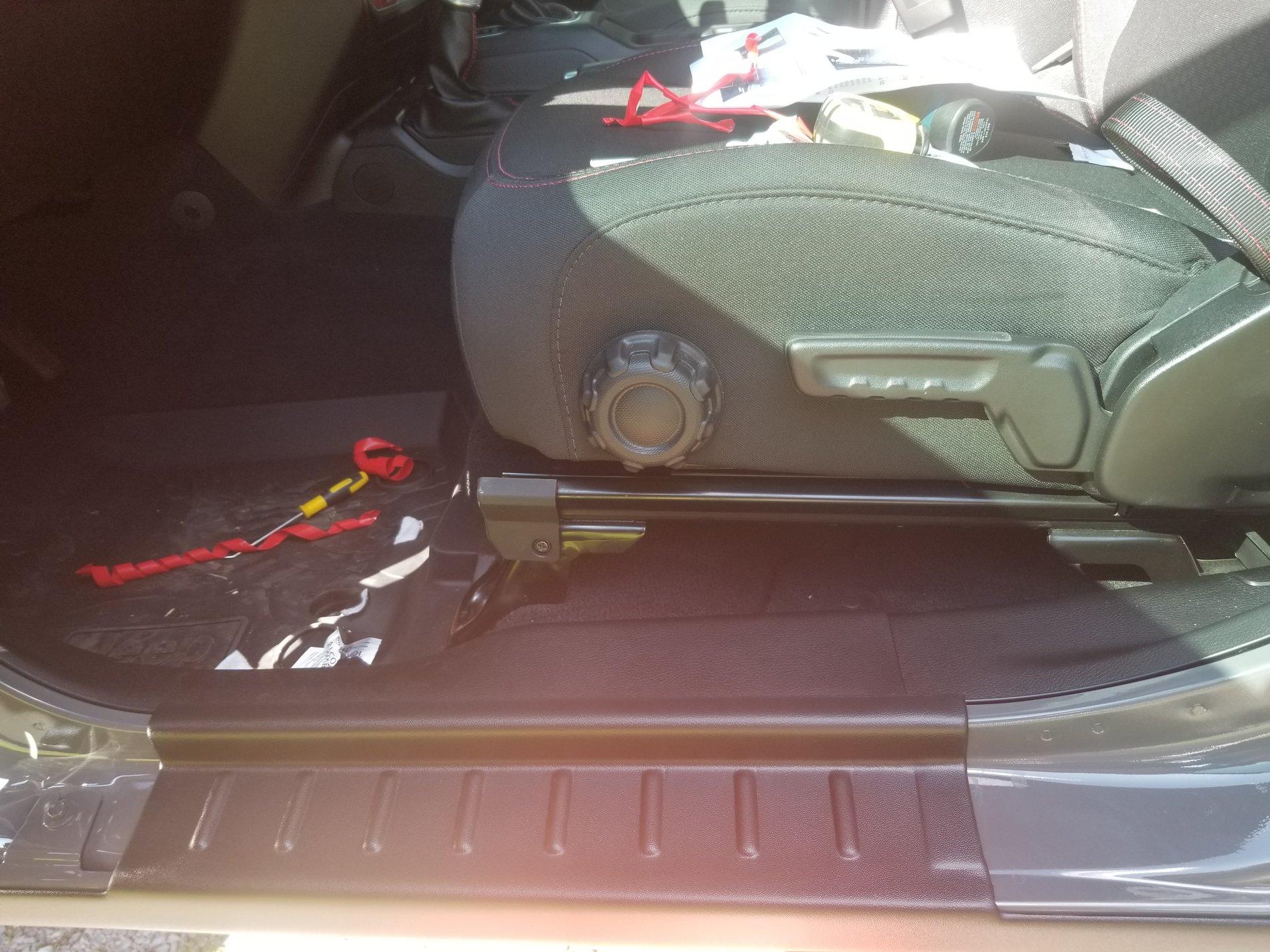 Jeep Wrangler JL Rock chips thrown from oversized tires?  No problems. 20190723_162202
